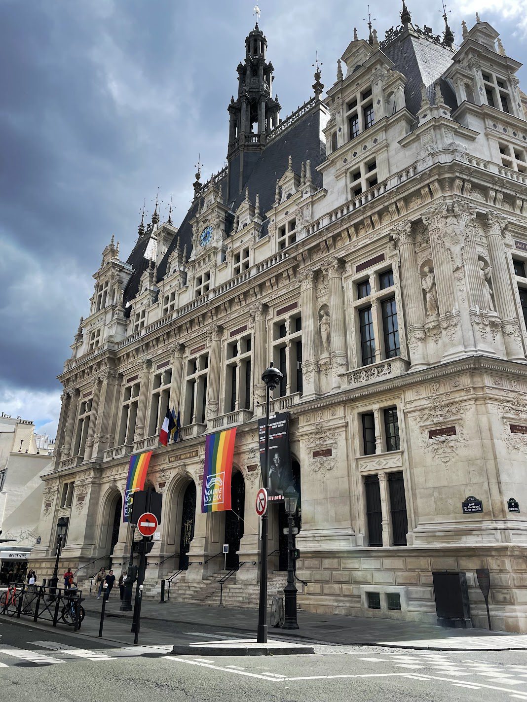 Administrative Procedures for Settling in Paris : beginner's check-list to make them easy 1 Mairie10eme
