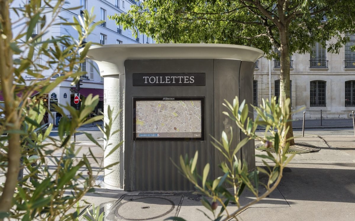 Ne soyez pas pris au dépourvu dans la Ville Lumière : Guide des toilettes à Paris pour les visiteurs étrangers 1 sanisette