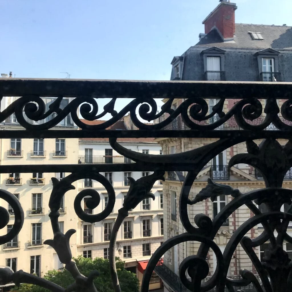 Fancy a window with a view ?